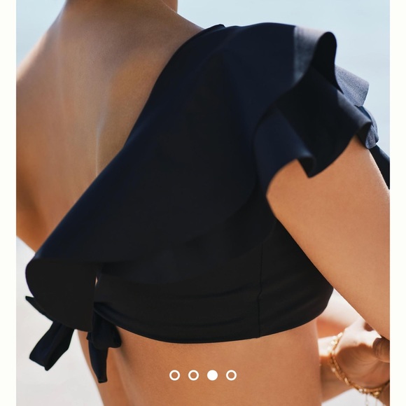 NWT Boamar Ruffled One-Shoulder Bikini Top
Size L - Picture 5 of 5